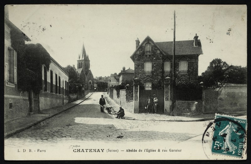 Carte postale ancienne Abside de l'Eglise & rue Garnier à Châtenay-Malabry