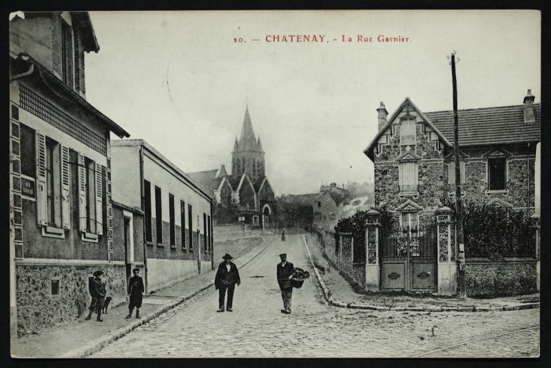 Carte postale ancienne Abside de l'Eglise & rue Garnier à Châtenay-Malabry