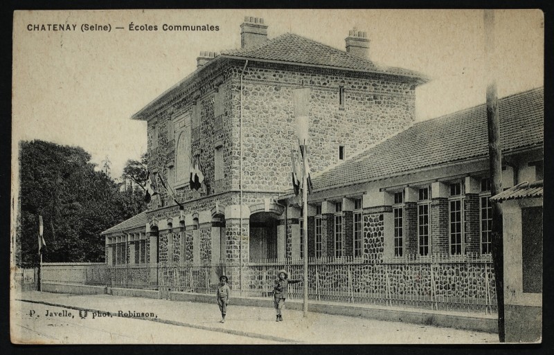 Carte postale ancienne Ecoles communales à Châtenay-Malabry