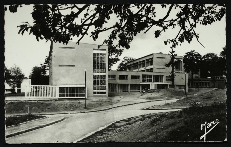 Carte postale ancienne Ecole rue Léonard de Vinci à Châtenay-Malabry