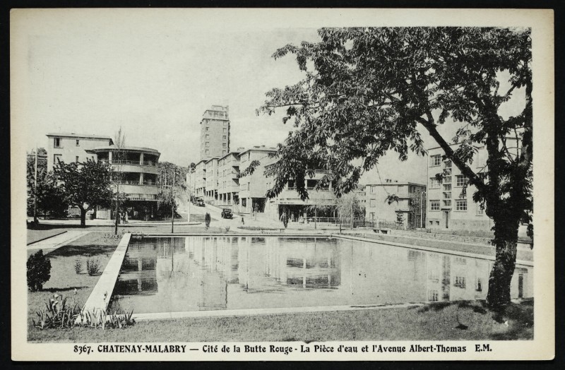 Carte postale ancienne Cité de la Butte Rouge - La Pièce d'eau et l'Avenue Albert-Thomas à Châtenay-Malabry