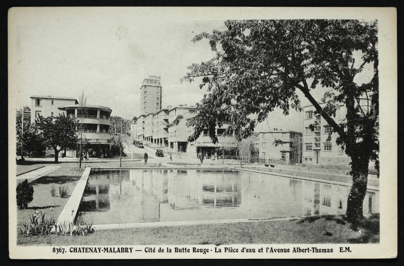 Carte postale ancienne Cité de la Butte Rouge - La Pièce d'eau et l'Avenue Albert-Thomas à Châtenay-Malabry