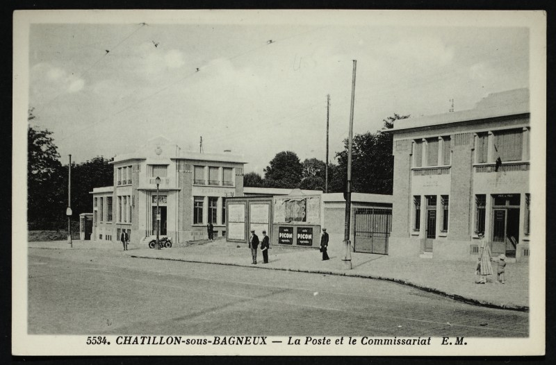 Carte postale ancienne La poste et le Commisariat à Châtillon