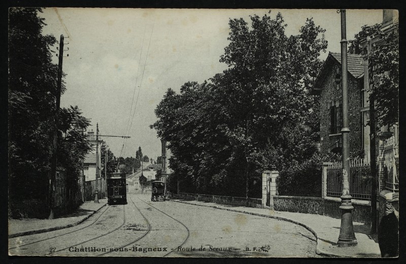 Carte postale ancienne Route de Sceaux à Châtillon