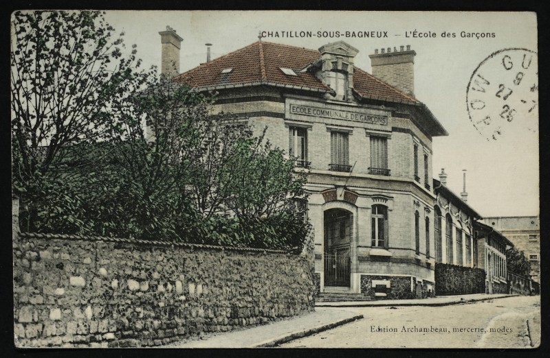 Carte postale ancienne L'Ecole des Garçons à Châtillon