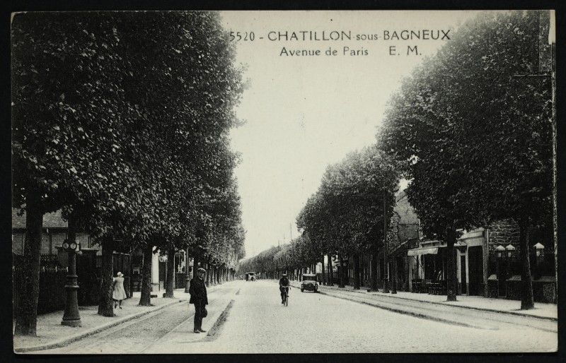 Carte postale ancienne Avenue de Paris à Châtillon