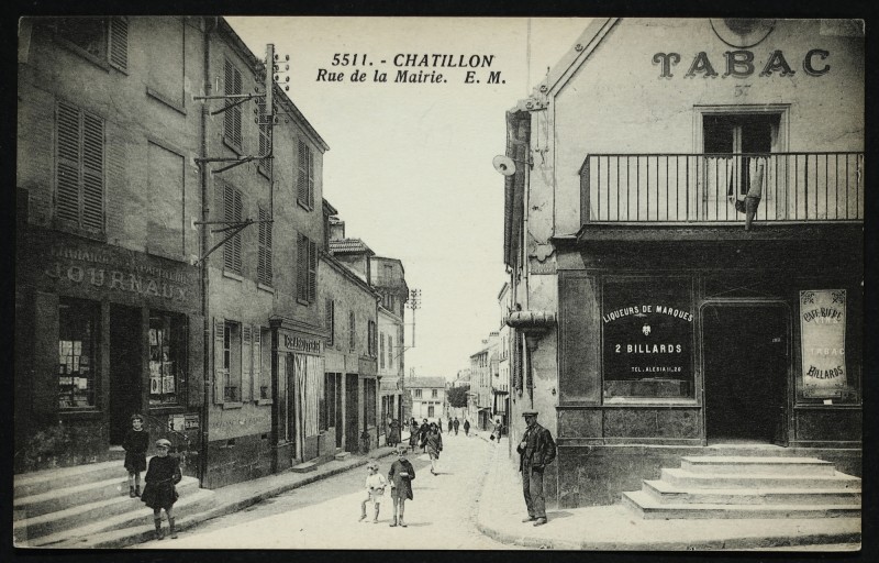 Carte postale ancienne La Rue de la Mairie  à Châtillon