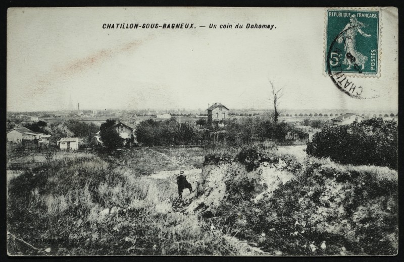 Carte postale ancienne Un coin du Dahomey à Châtillon