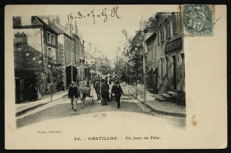 Carte postale ancienne Un jour de Fête à Châtillon