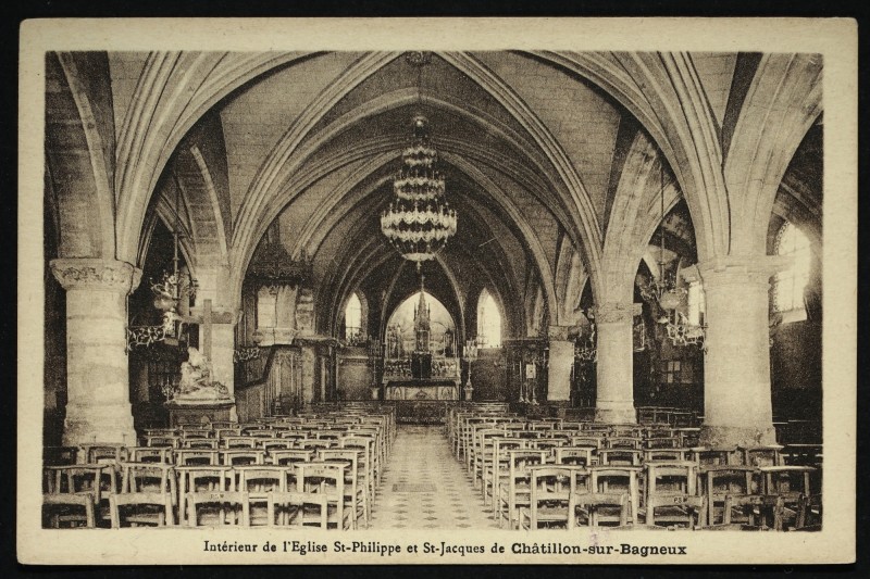 Carte postale ancienne Intérieur de l'Eglise St-Philippe et St-Jacques de Châtillon-sur-Bagneux à Châtillon