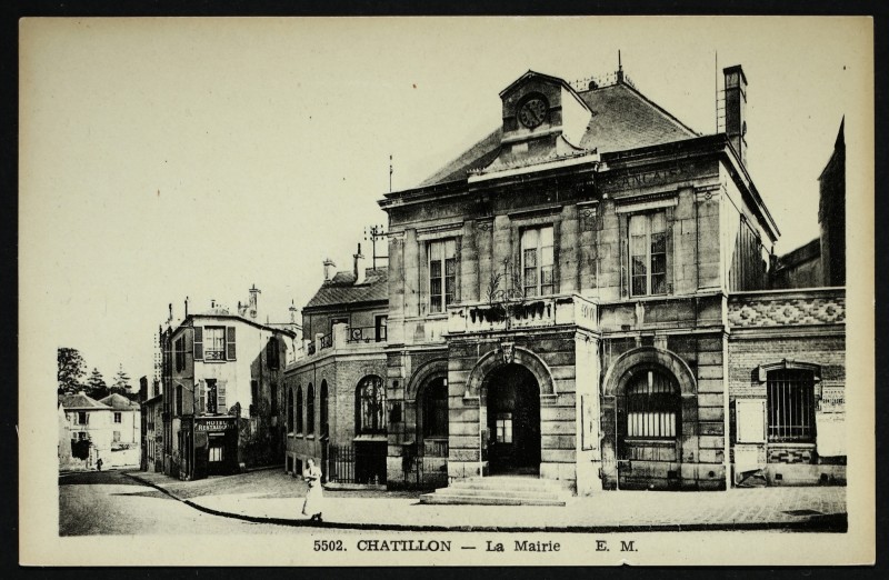 Carte postale ancienne La Mairie à Châtillon
