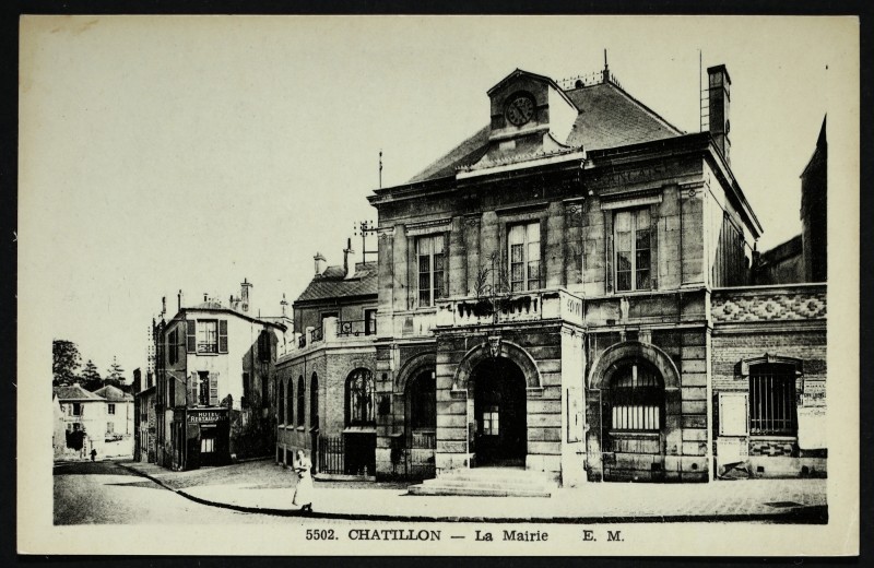 Carte postale ancienne La Mairie à Châtillon