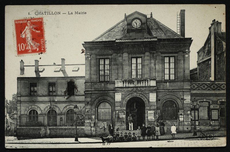 Carte postale ancienne La Mairie à Châtillon