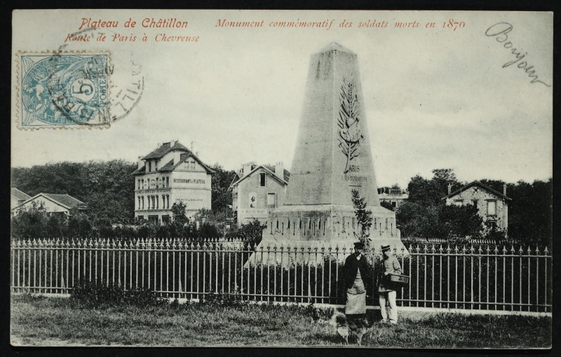 Carte postale ancienne Monument commémoratif des soldats mort en 1870 à Châtillon