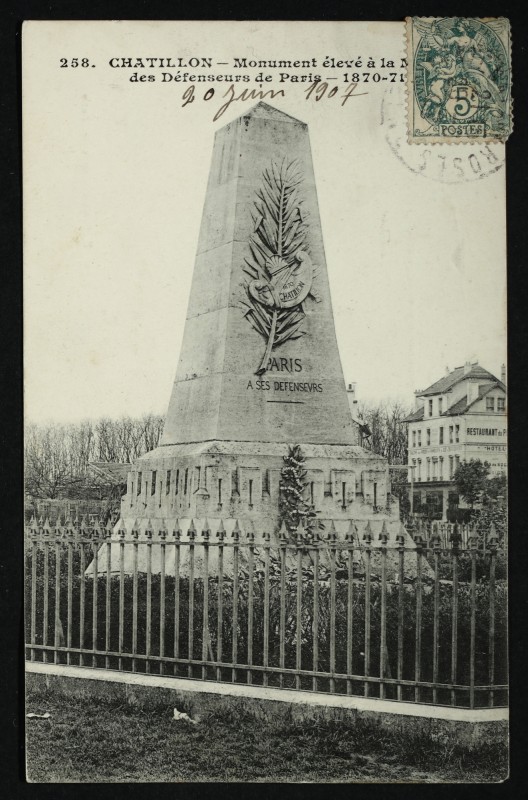 Carte postale ancienne Monument commémoratif des soldats mort en 1870 à Châtillon