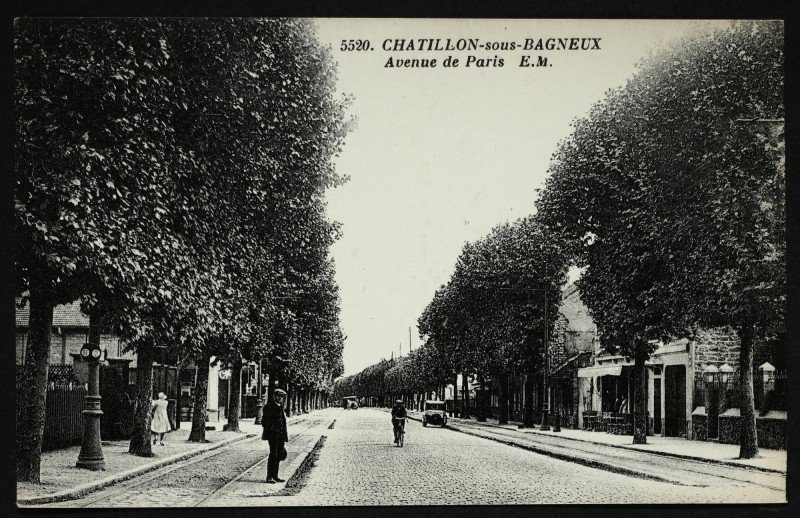 Carte postale ancienne Avenue de Paris à Châtillon