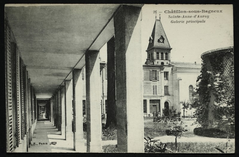 Carte postale ancienne Sainte-Anne d'Auray - Galerie principale à Châtillon