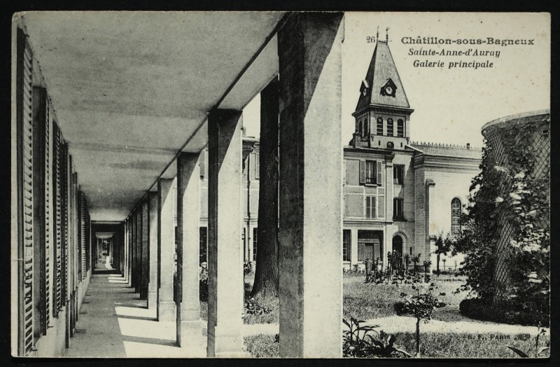 Carte postale ancienne Sainte-Anne d'Auray - Galerie principale à Châtillon