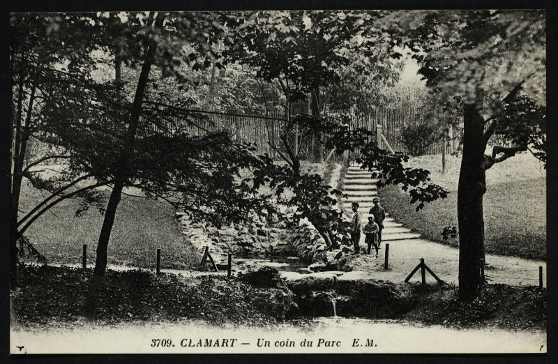 Carte postale ancienne Un coin du parc à Clamart