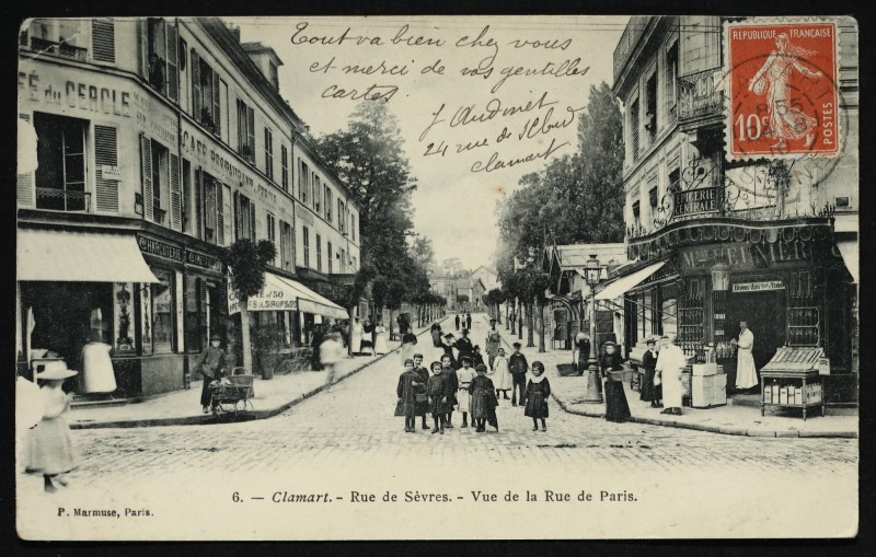 Carte postale ancienne La Rue de Sèvres - Vue de la Rue de Paris à Clamart
