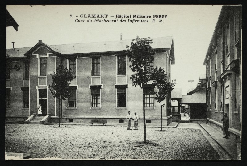 Carte postale ancienne Hôpital militaire Percy - Cour du détachement des Infirmiers à Clamart