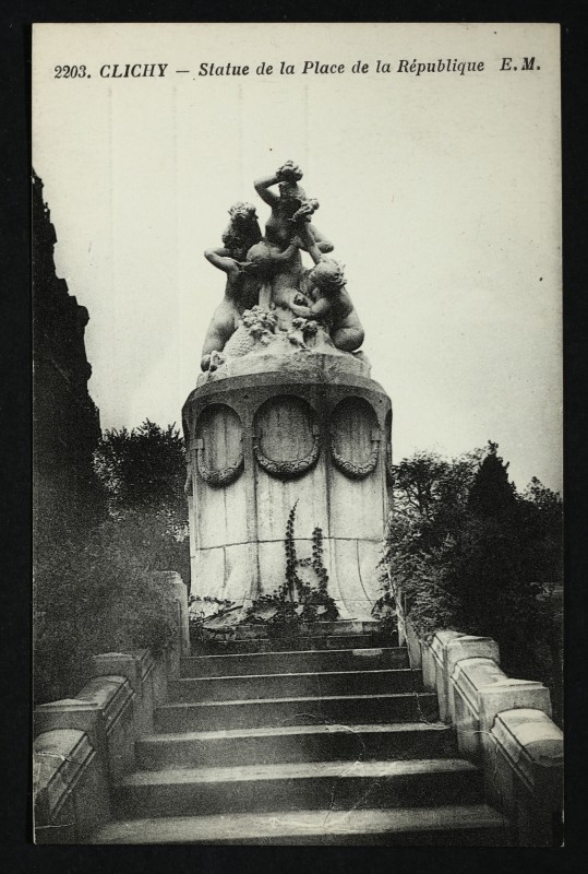 Carte postale ancienne Statue de la Place de la République à Clichy