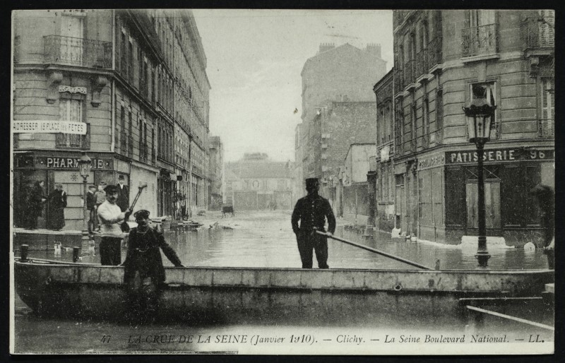 Carte postale ancienne La crue de la Seine - La Seine Boulevard National à Clichy