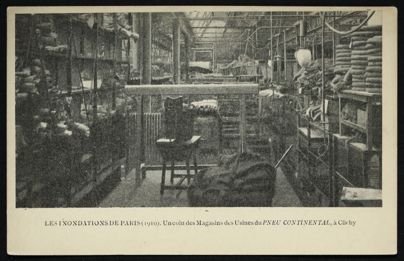 Carte postale ancienne Les inondations de Paris - Un coin des Magasins des Usines du Pneu Continental à Clichy