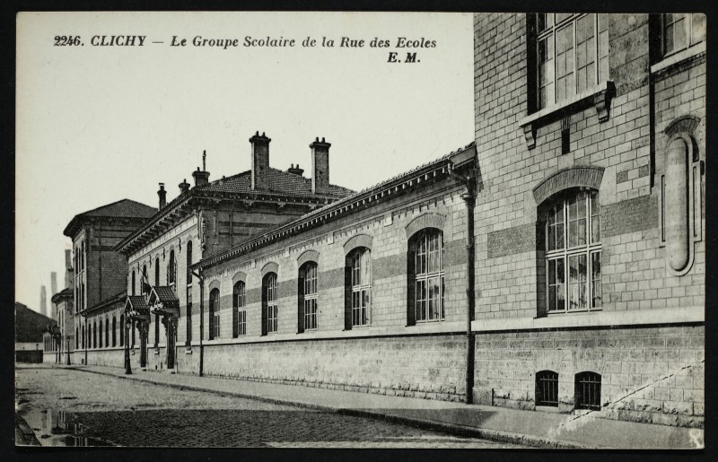 Carte postale ancienne Le Groupe Scolaire de la Rue des Ecoles à Clichy