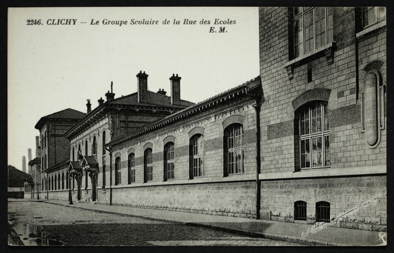Carte postale ancienne Le Groupe Scolaire de la Rue des Ecoles à Clichy