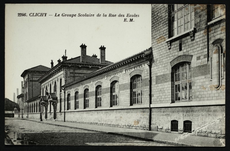 Carte postale ancienne Le Groupe Scolaire de la Rue des Ecoles à Clichy
