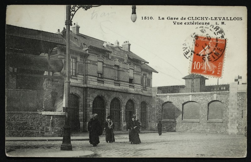 Carte postale ancienne La Gare de Clichy-Levallois - Vue extérieure à Levallois-Perret