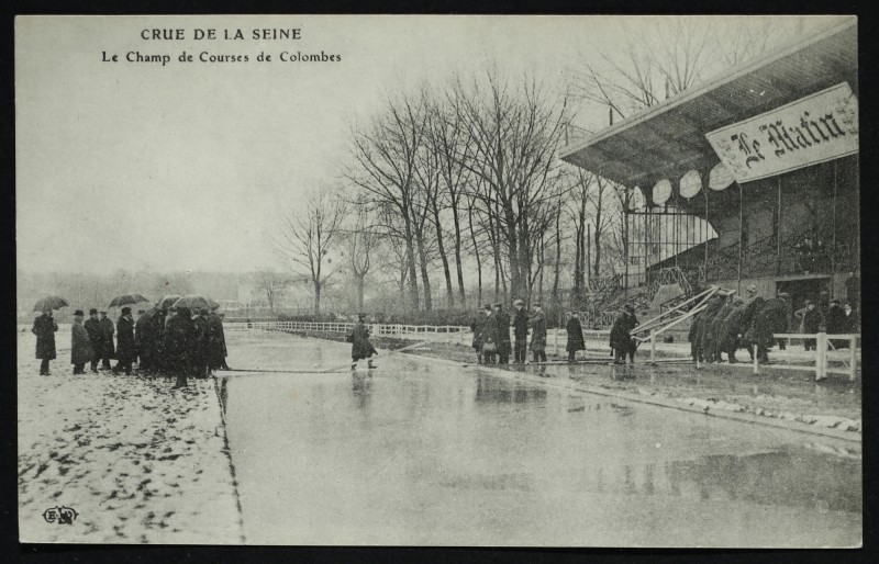 Carte postale ancienne Le Champ de Courses de Colombes à Colombes