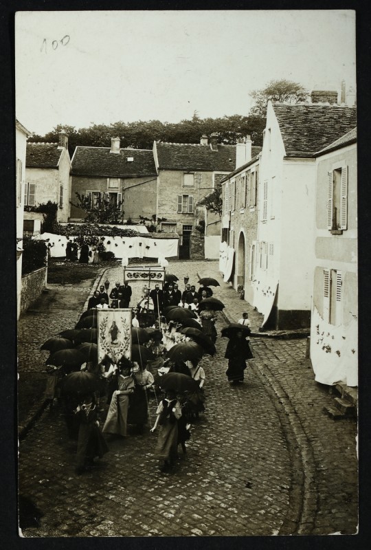 Carte postale ancienne [Procession religieuse] à Colombes