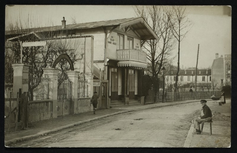 Carte postale ancienne [Hôtel-Café-Billard] à Colombes