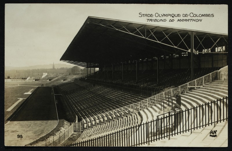 Carte postale ancienne Stade Olympique de Colombes - Tribune de Marathon à Colombes