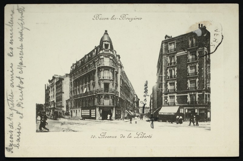 Carte postale ancienne Bécon-les-Bruyères : Avenue de la Liberté à Courbevoie