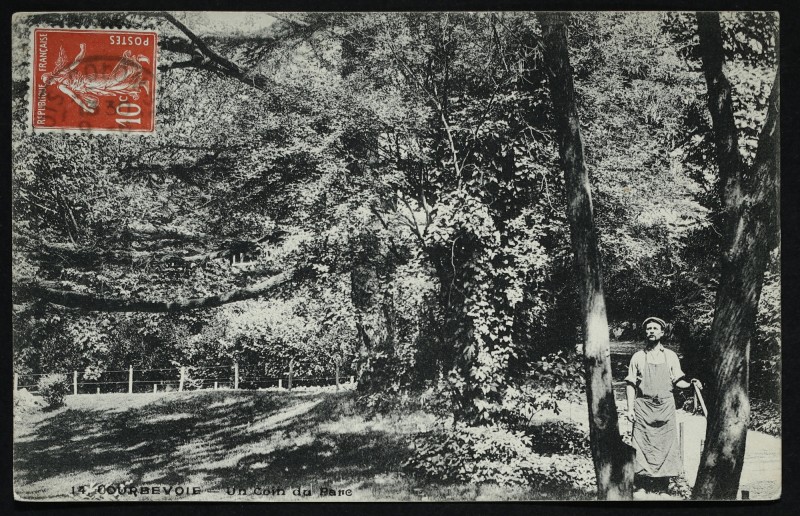 Carte postale ancienne Un coin du Parc à Courbevoie