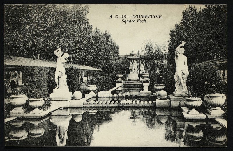 Carte postale ancienne Square Foch à Courbevoie