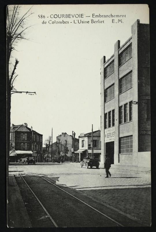 Carte postale ancienne Embranchement de Colombes - L'Usine Berliet à Courbevoie
