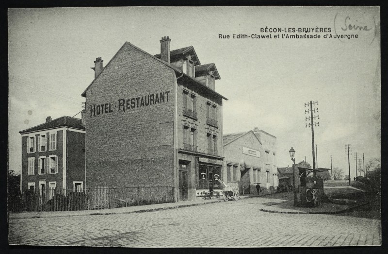 Carte postale ancienne Bécon-lès-Bruyères - Rue Edith-Clavel et l'Ambassade d'Auvergne à Courbevoie