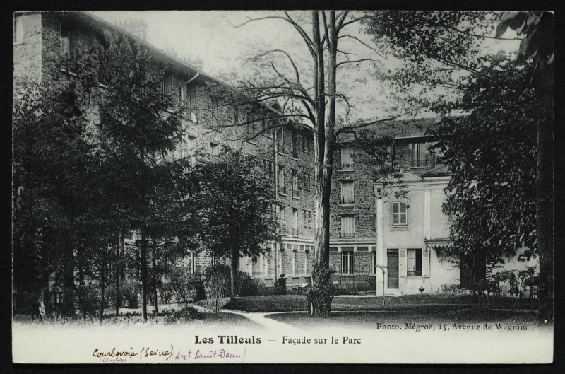 Carte postale ancienne Les Tilleuls - Façade sur le Parc à Courbevoie