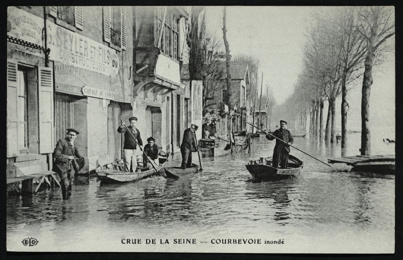 Carte postale ancienne Crue de la Seine - Courbevoie inondé à Courbevoie