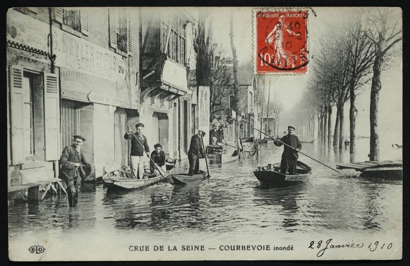 Carte postale ancienne Crue de la Seine - Courbevoie inondé à Courbevoie