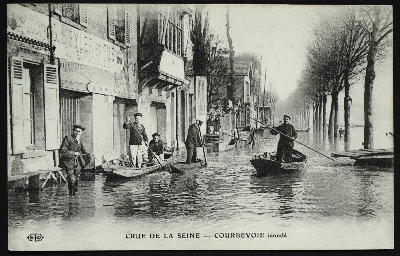 Carte postale ancienne Crue de la Seine - Courbevoie inondé à Courbevoie