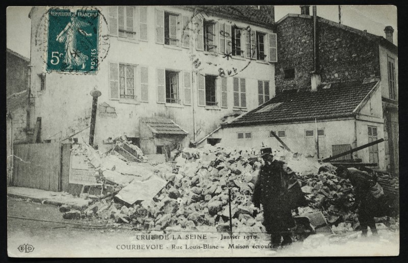 Carte postale ancienne Crue de la Seine janvier 1910 - Courbevoie - Rue Louis-Blanc - Maison écroulée à Courbevoie