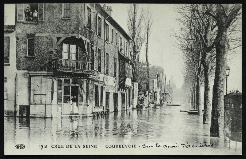 Carte postale ancienne Crue de la Seine - Courbevoie [sur le quai d'Asnières] à Courbevoie