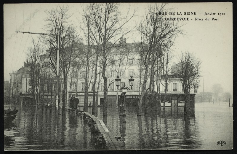 Carte postale ancienne Janvier 1910 - Place du Port à Courbevoie