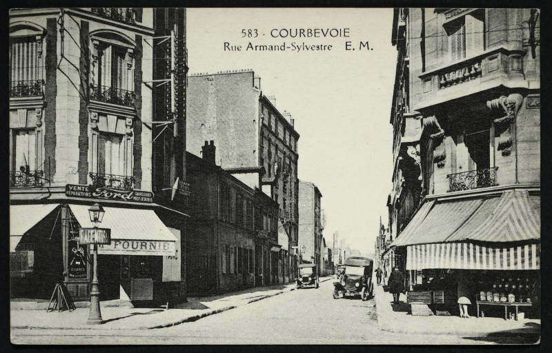 Carte postale ancienne Rue Armand-Sylvestre à Courbevoie