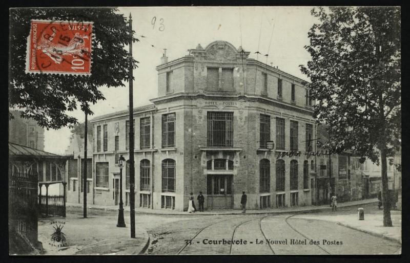 Carte postale ancienne Le Nouvel Hôtel des Postes à Courbevoie